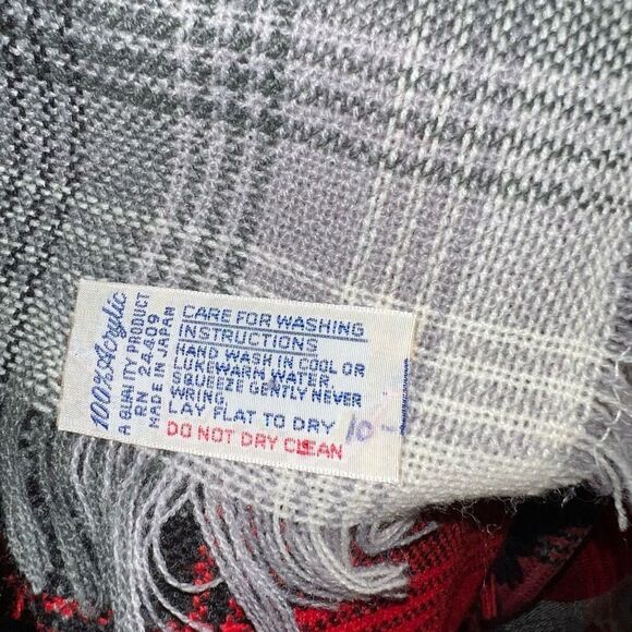 Vintage Japan Made Warmth Red Plaid Fringe Shawl Wrap Red Gray Warm Blanket Wrap - Picture 3 of 6